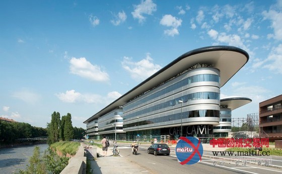 FormTL设计的澳大利亚都灵大学悬臂屋顶