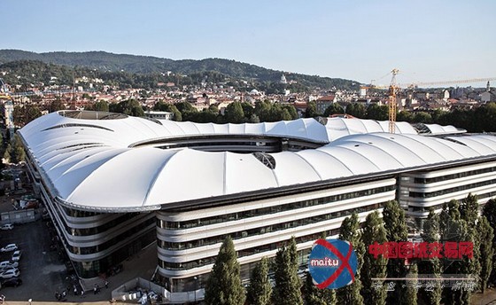 FormTL设计的澳大利亚都灵大学悬臂屋顶