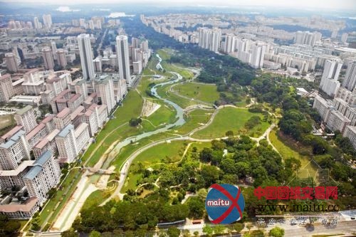 新加坡生态公园 混凝土水渠改建成“自然河道”