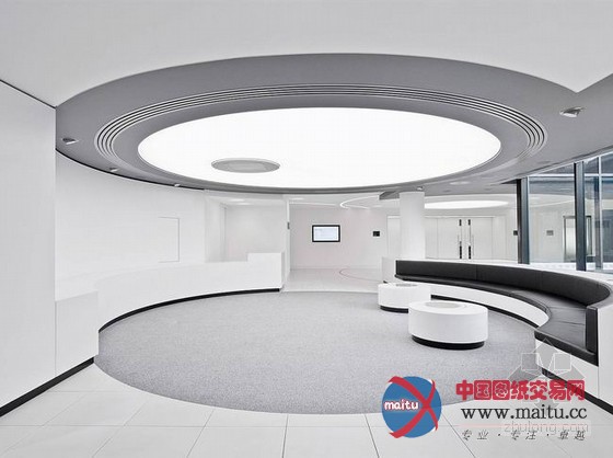 伦敦南岸IBM简洁办公室 整体科技感十足