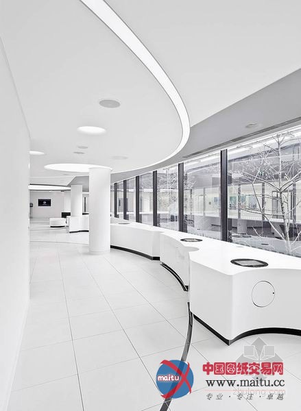 伦敦南岸IBM简洁办公室 整体科技感十足