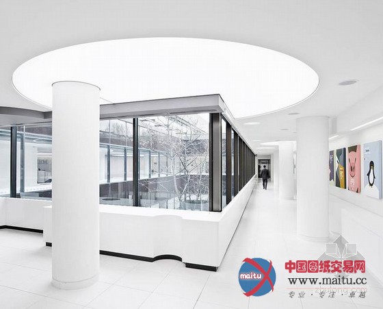 伦敦南岸IBM简洁办公室 整体科技感十足