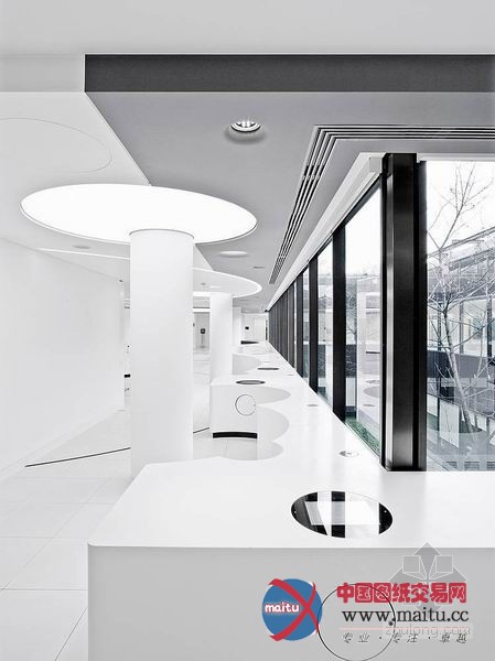 伦敦南岸IBM简洁办公室 整体科技感十足