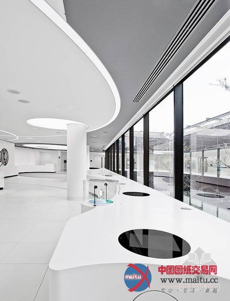 伦敦南岸IBM简洁办公室 整体科技感十足