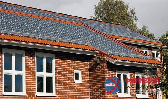 瑞典透明太阳能屋顶:传统屋瓦与太阳能电池结合