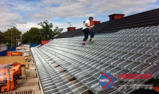 瑞典透明太阳能屋顶:传统屋瓦与太阳能电池结合