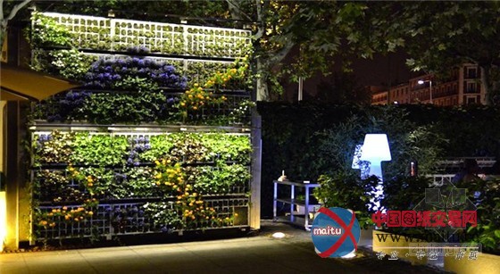 西班牙蕾娜索菲亚博物馆华丽景观墙