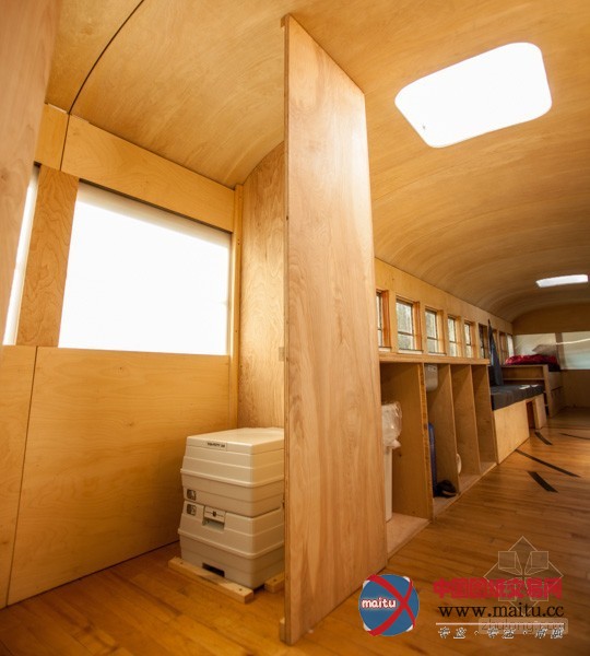 校车改建的旅行房车设计 胜在新意