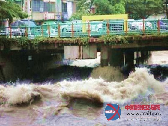 台湾发布459条泥石流红色警戒 多处路基掏空