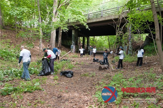 美国皇后大道上的绿色动脉“高架铁轨公园”