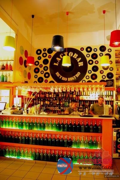 罗马尼亚复古小酒馆 空间装饰勾起许多人的回忆