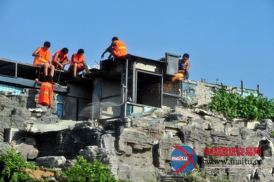 北京“楼顶别墅”自拆大限已到未完工 不会罚款