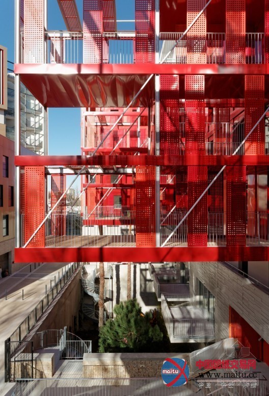 Jean-Paul Viguier设计的法国红宝石房屋