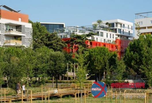 Jean-Paul Viguier设计的法国红宝石房屋