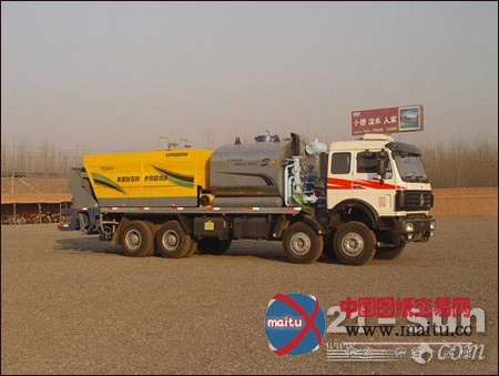 思嘉特专汽同步碎石封层车沥青铺路大显身手