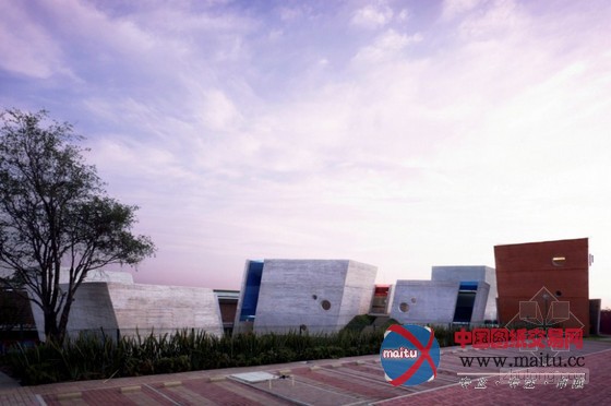 Broissin设计的墨西哥绿山校园