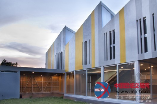 tactic-a设计的拉各斯德莫雷诺旅游住宅