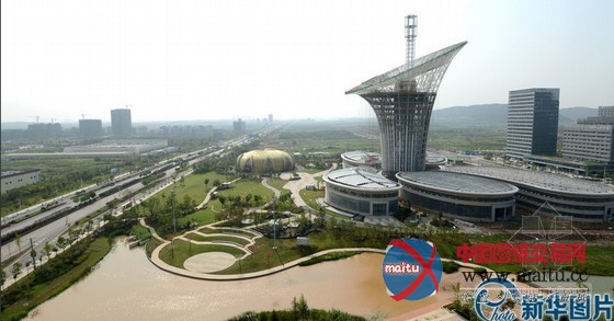 全国最大仿生建筑“马蹄莲花”封顶