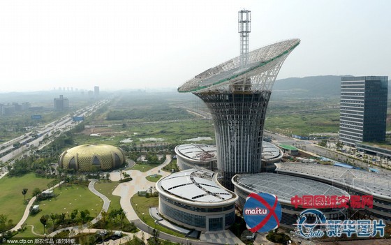 全国最大仿生建筑“马蹄莲花”封顶