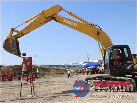 博乐公路局搭技能比武平台推动机械化养护