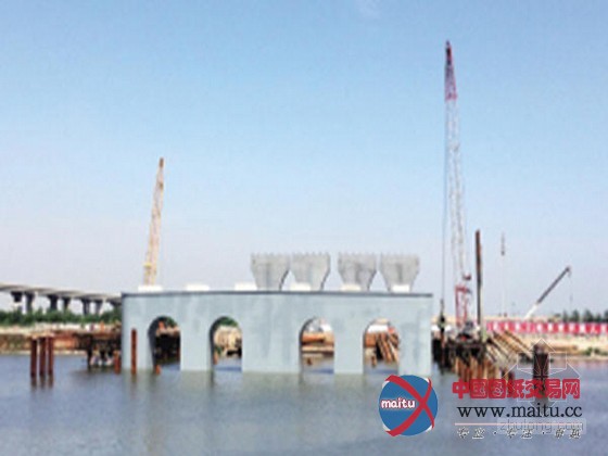 中国最大钢混组合桁梁桥:单个桁梁100吨