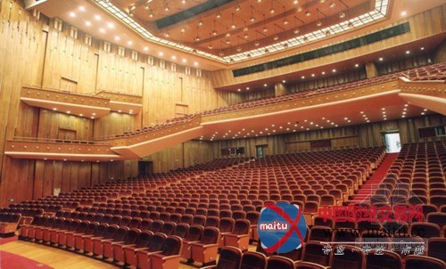 济南大剧院建成 国内最大水幕墙2000荧光灯点缀