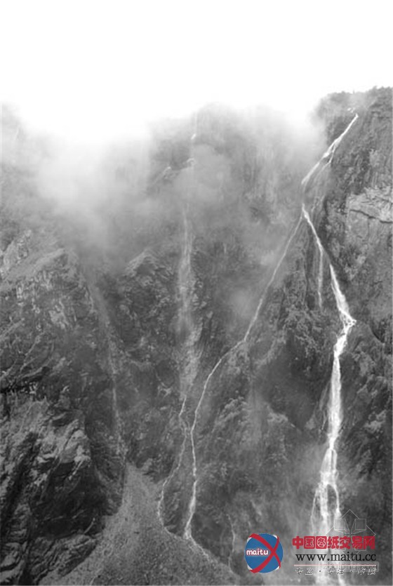挪威Vøringsfossen高山与悬崖边的瀑布水景