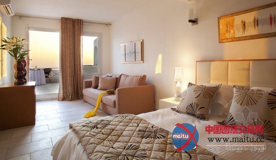 风景秀丽的希腊圣托里尼水上豪华套房酒店