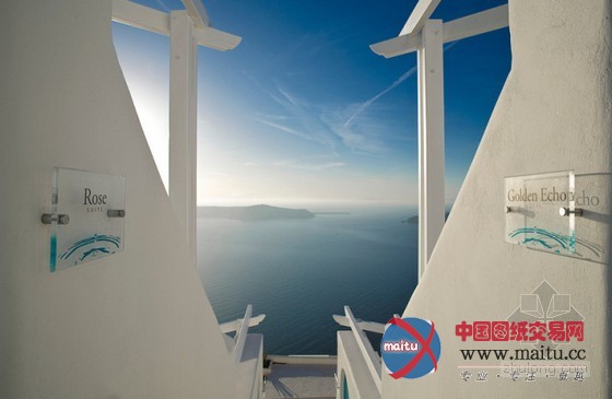 风景秀丽的希腊圣托里尼水上豪华套房酒店