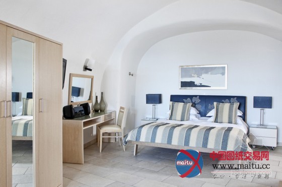 风景秀丽的希腊圣托里尼水上豪华套房酒店