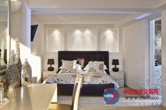 风景秀丽的希腊圣托里尼水上豪华套房酒店