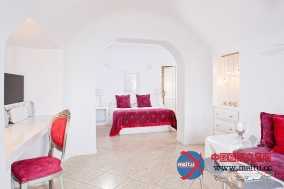 风景秀丽的希腊圣托里尼水上豪华套房酒店