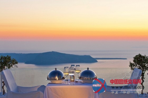 风景秀丽的希腊圣托里尼水上豪华套房酒店