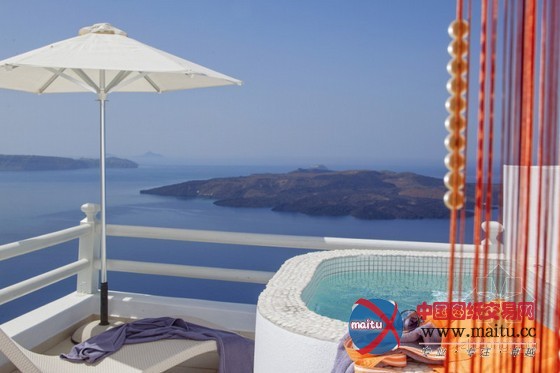 风景秀丽的希腊圣托里尼水上豪华套房酒店