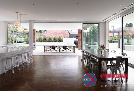 墨尔本明亮开阔别墅室内设计