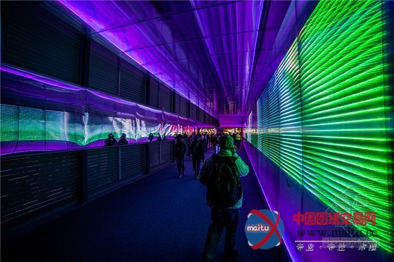 巴黎地下通道变身LED音乐感官隧道