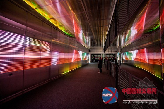 巴黎地下通道变身LED音乐感官隧道