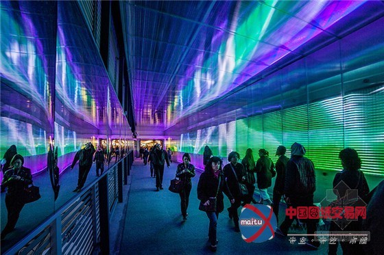 巴黎地下通道变身LED音乐感官隧道