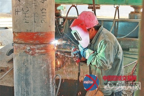 “龙江第一高”216米绿地金融双子大厦开始打桩