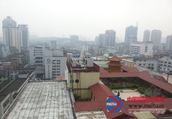 违规“宫殿” 楼顶建筑的又一朵奇葩