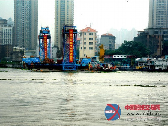 广东洲头咀隧道沉管下水:单节沉管2.5万吨