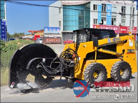 徐工滑移化身“百变金刚”助力市政养护