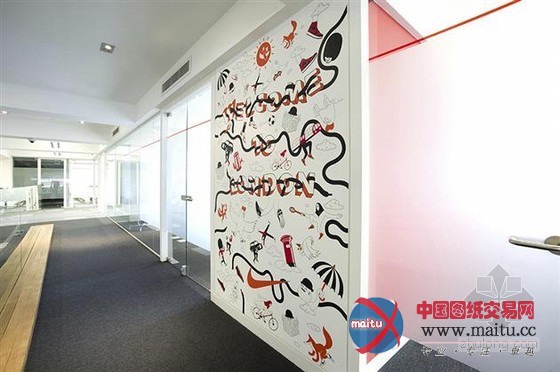 NIKE伦敦总部办公室装修 手工涂鸦十分显眼
