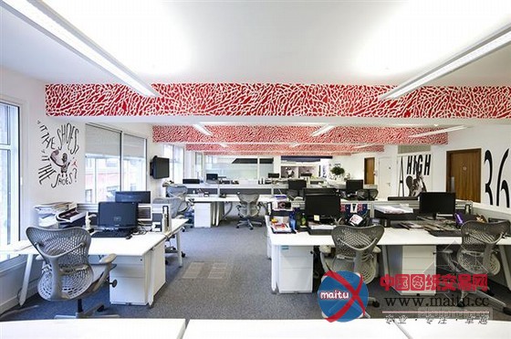 NIKE伦敦总部办公室装修 手工涂鸦十分显眼