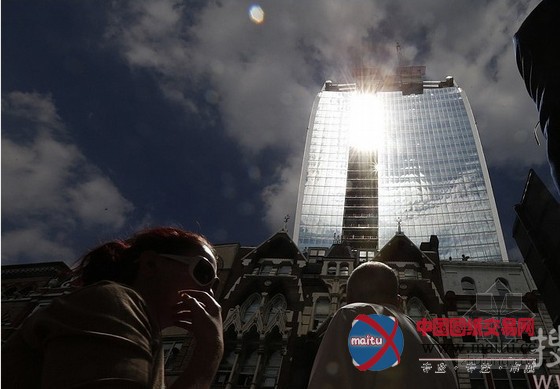 英国摩天大楼反光强烈 楼前成功煎熟鸡蛋