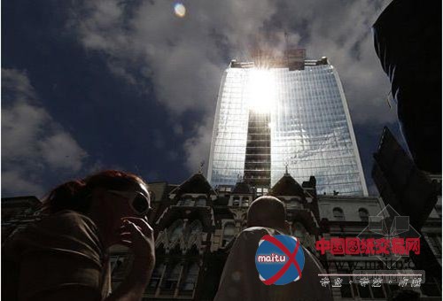 英国“对讲机”摩天大楼反光 烤化豪车煎熟鸡蛋