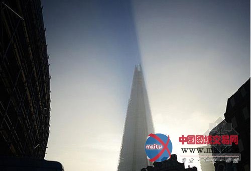 英国“对讲机”摩天大楼反光 烤化豪车煎熟鸡蛋