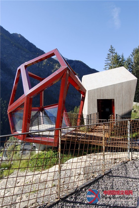 Werner Tscholl设计的意大利山谷双矿车观景台