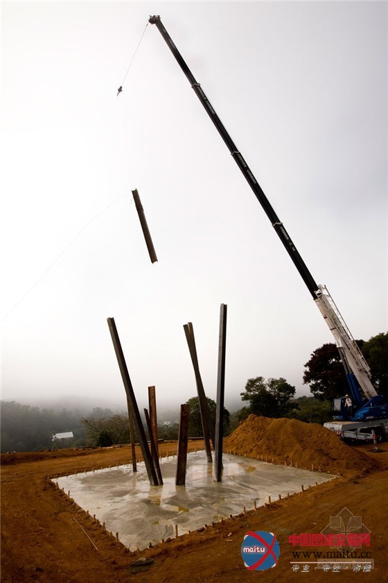 随机掉落的工字钢景观艺术雕塑