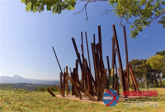 随机掉落的工字钢景观艺术雕塑